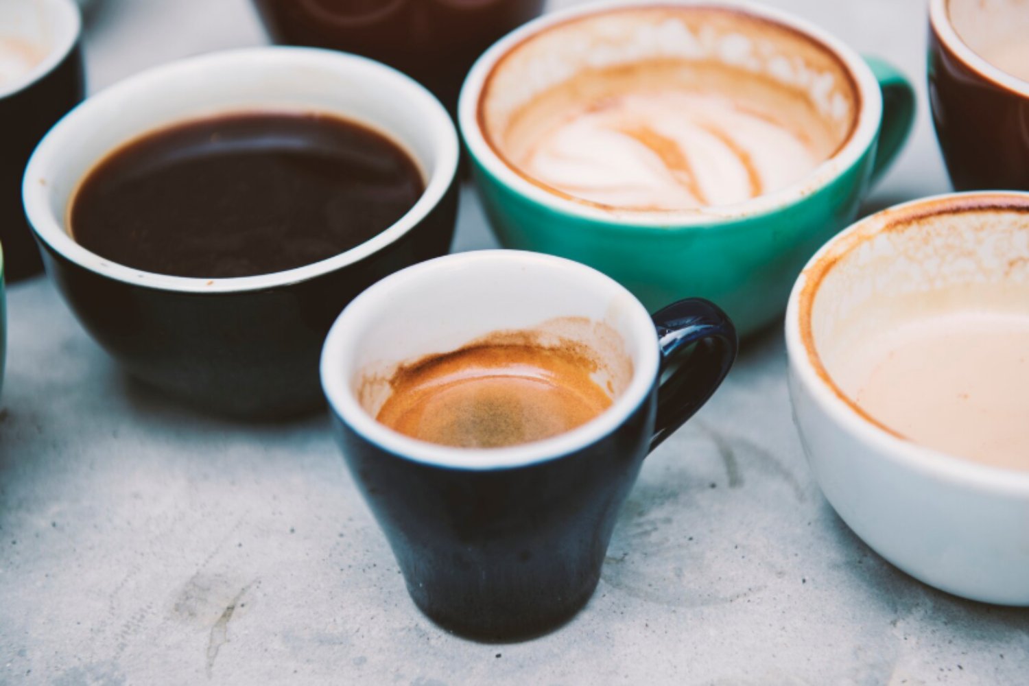 Cuántas tazas de café son demasiadas y los 10 riesgos de excederse con la cafeína