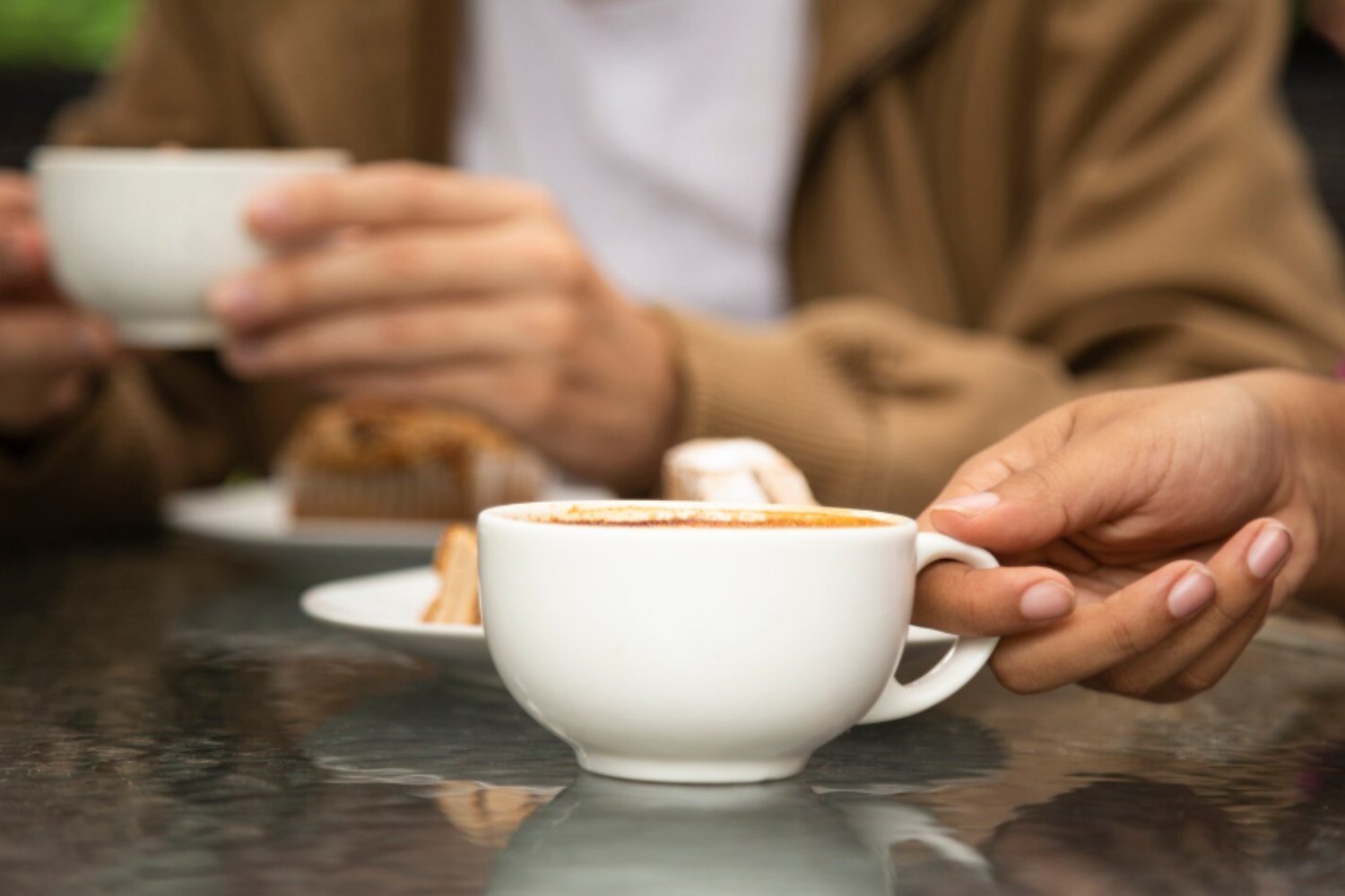 Cuántas tazas de café son demasiadas y los 10 riesgos de excederse con la cafeína