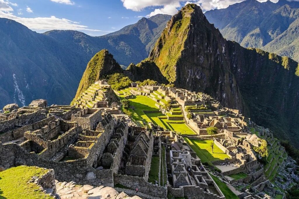 Machu Picchu en riesgo de perder su título de Maravilla del Mundo: el dilema entre turismo y conservación