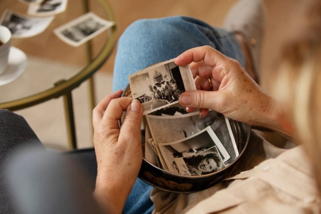 El cerebro no guarda todo: por qué algunos recuerdos perduran y otros se desvanecen