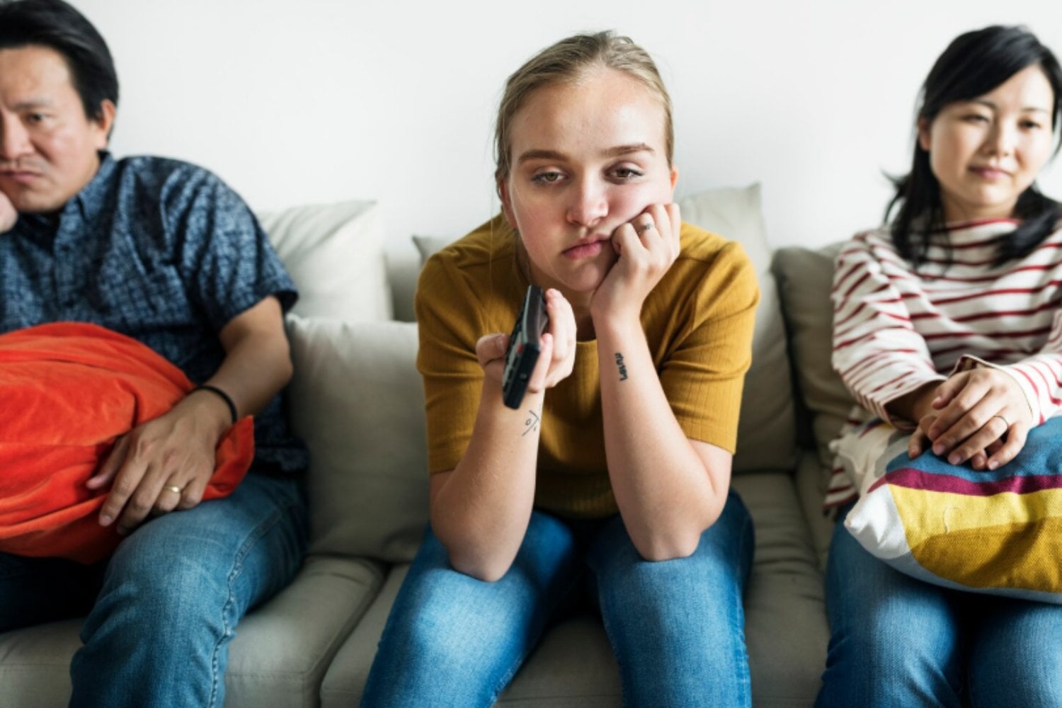 La juventud triste: por qué el smartphone rompió la curva de la felicidad