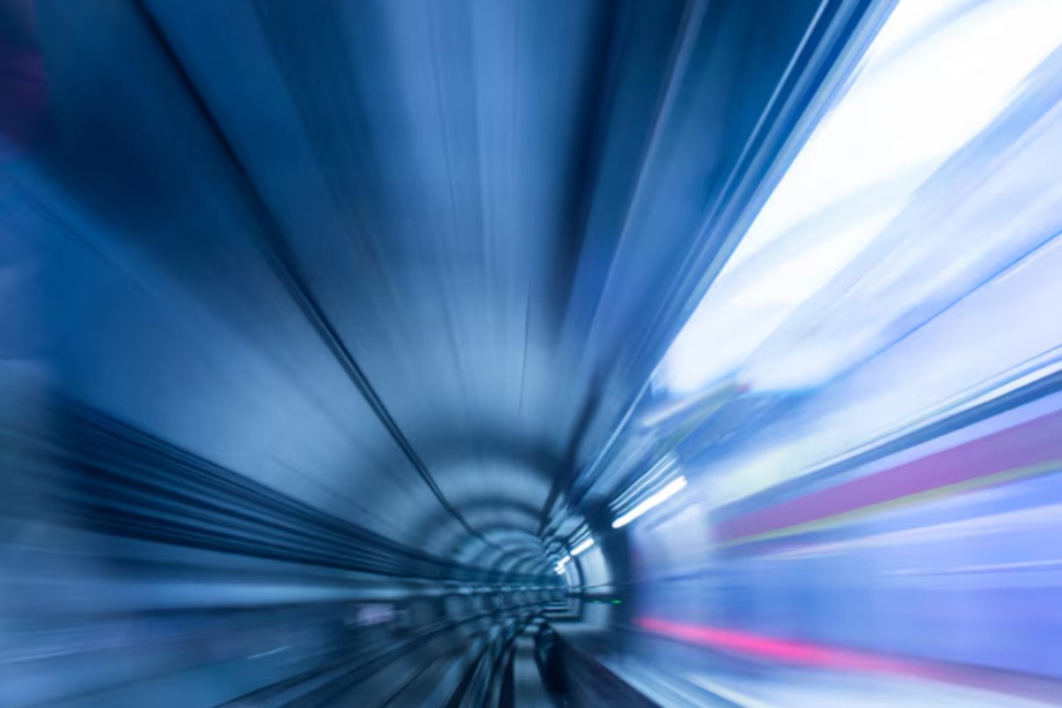 Astrónomos identifican señales que aparentan superar la velocidad de la luz