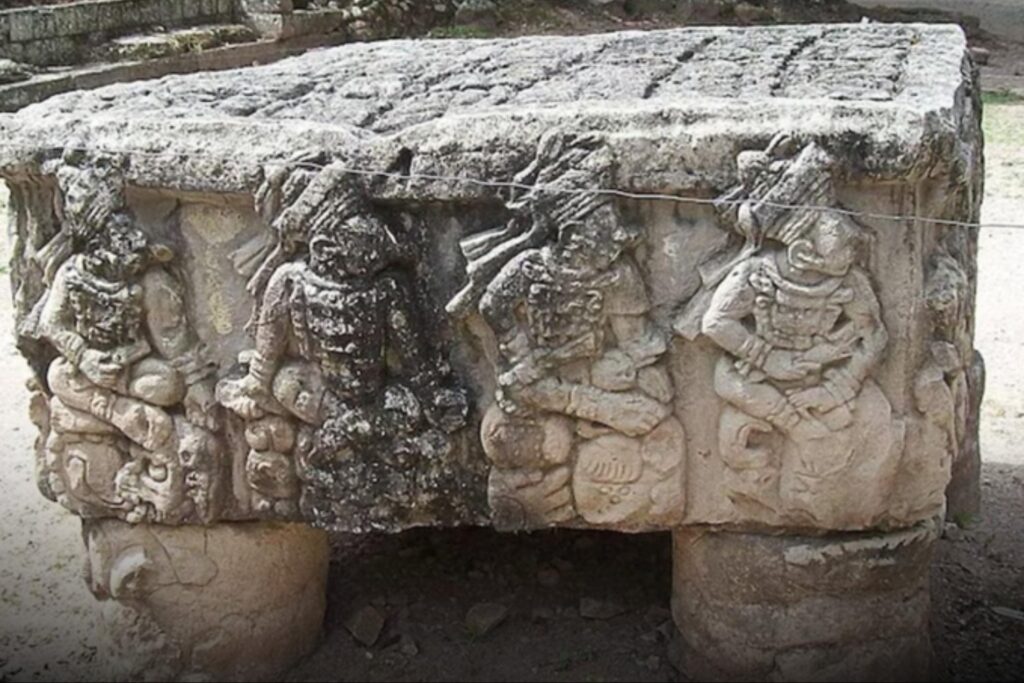 Un altar maya en Honduras podría esconder un sistema de escritura basado en señas