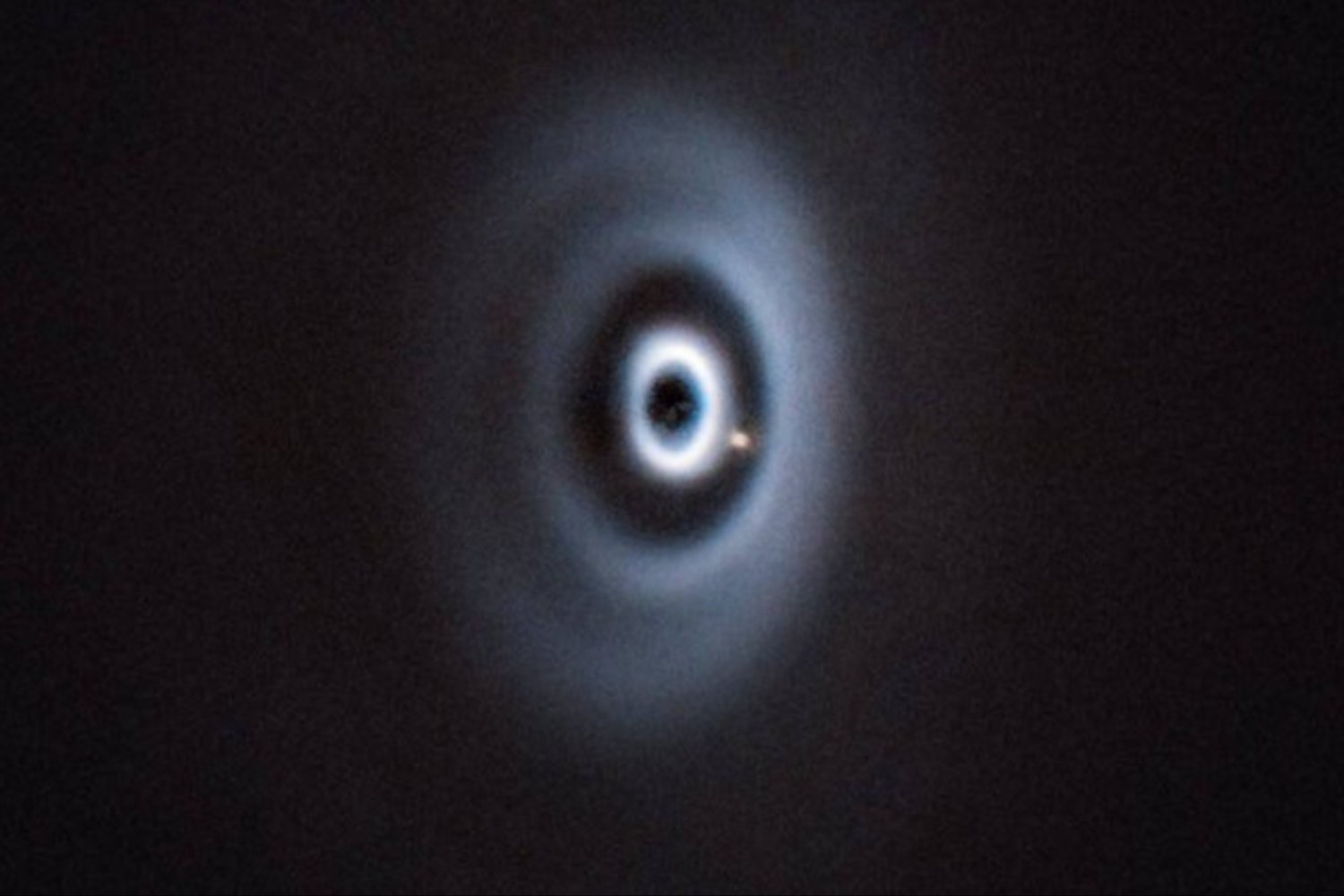 Astrónomos captan la primera imagen del nacimiento de un planeta alrededor de una estrella