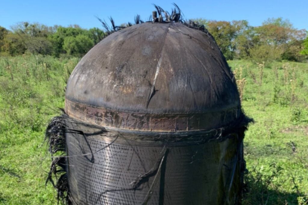 Un cilindro caído del cielo: el extraño objeto hallado en Chaco que podría ser de SpaceX