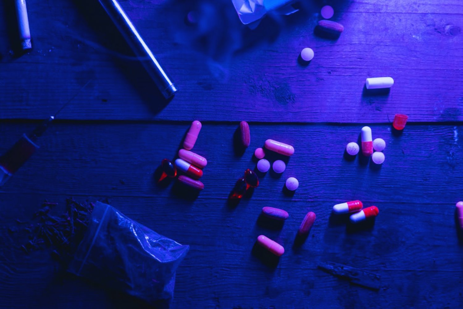 No es terapia ni medicación: un simple parche portátil logró disminuir el consumo y mejorar el ánimo en personas en recuperación de adicciones