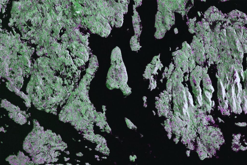 NISAR comienza a mirar a la Tierra: el satélite de 1.500 millones que cartografiará el planeta aunque haya nubes o tormentas