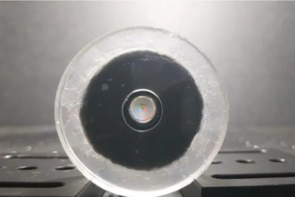 La lente que se mueve sola: científicos crean un ojo robótico que enfoca con la luz