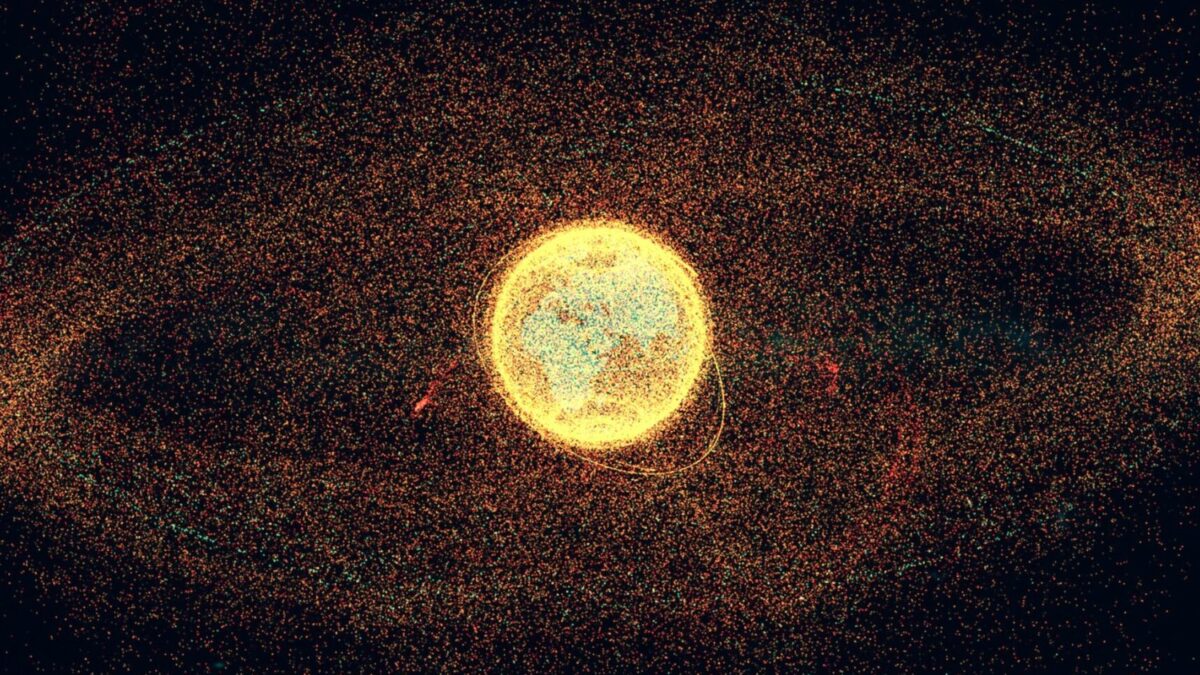 La Tierra ya tiene un anillo… pero no es natural, es de basura espacial. Una animación revela los millones de fragmentos que orbitan nuestro planeta y muestra la magnitud real del problema