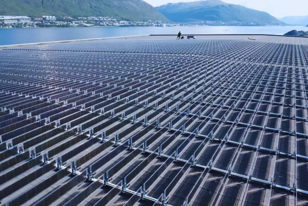 Noruega ha construido el mayor sistema solar vertical del planeta: 6.400 paneles al norte del Círculo Polar Ártico que funcionan incluso sin Sol