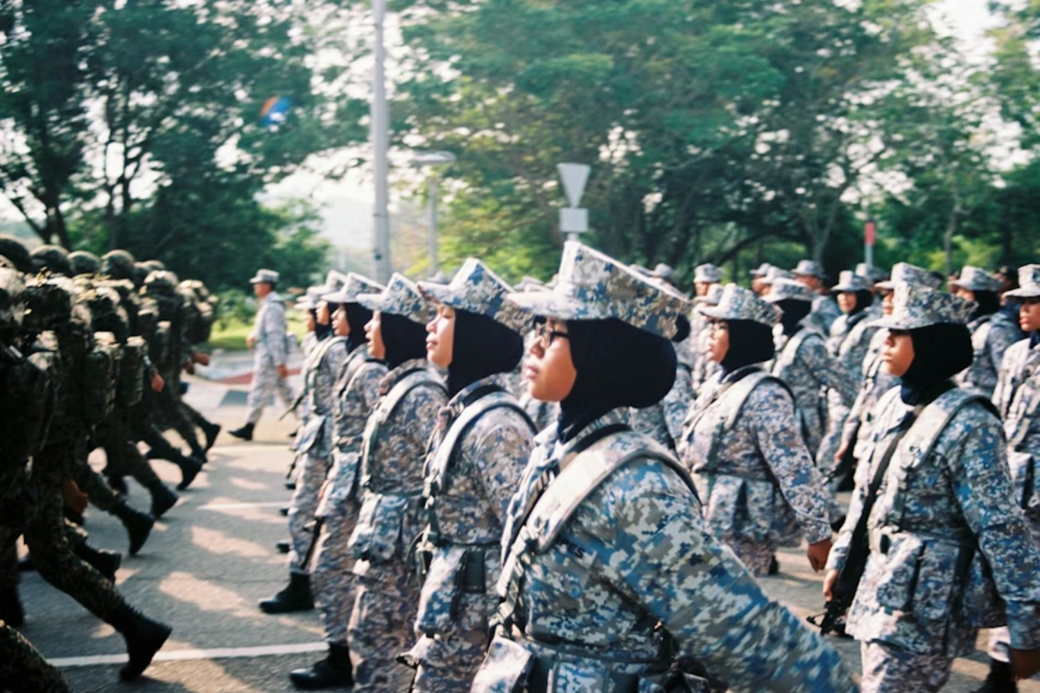 Europa entrena a su juventud sin decirlo. El culto al cuerpo y la soledad se han convertido en el nuevo servicio militar