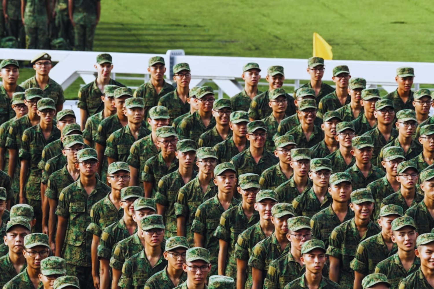 Europa entrena a su juventud sin decirlo. El culto al cuerpo y la soledad se han convertido en el nuevo servicio militar