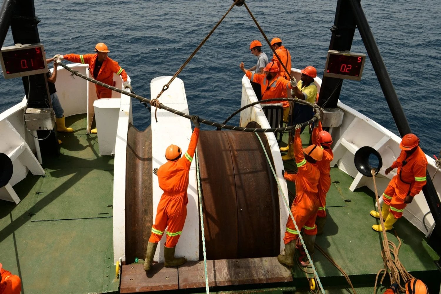 Un solo barco mantiene conectada a África con el resto del mundo. Y su existencia revela la mayor fragilidad del internet moderno