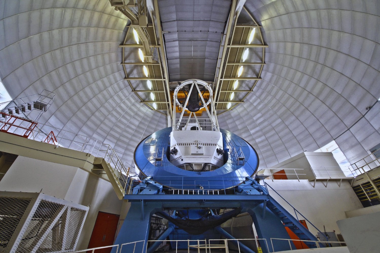 La constante cosmológica podría no ser constante. Nuevos datos de DESI desafían el modelo estándar del Universo