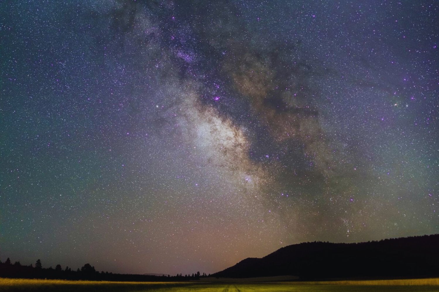 El retrato más grande de la Vía Láctea en radiofrecuencia. Así se ve nuestra galaxia cuando habla en ondas invisibles