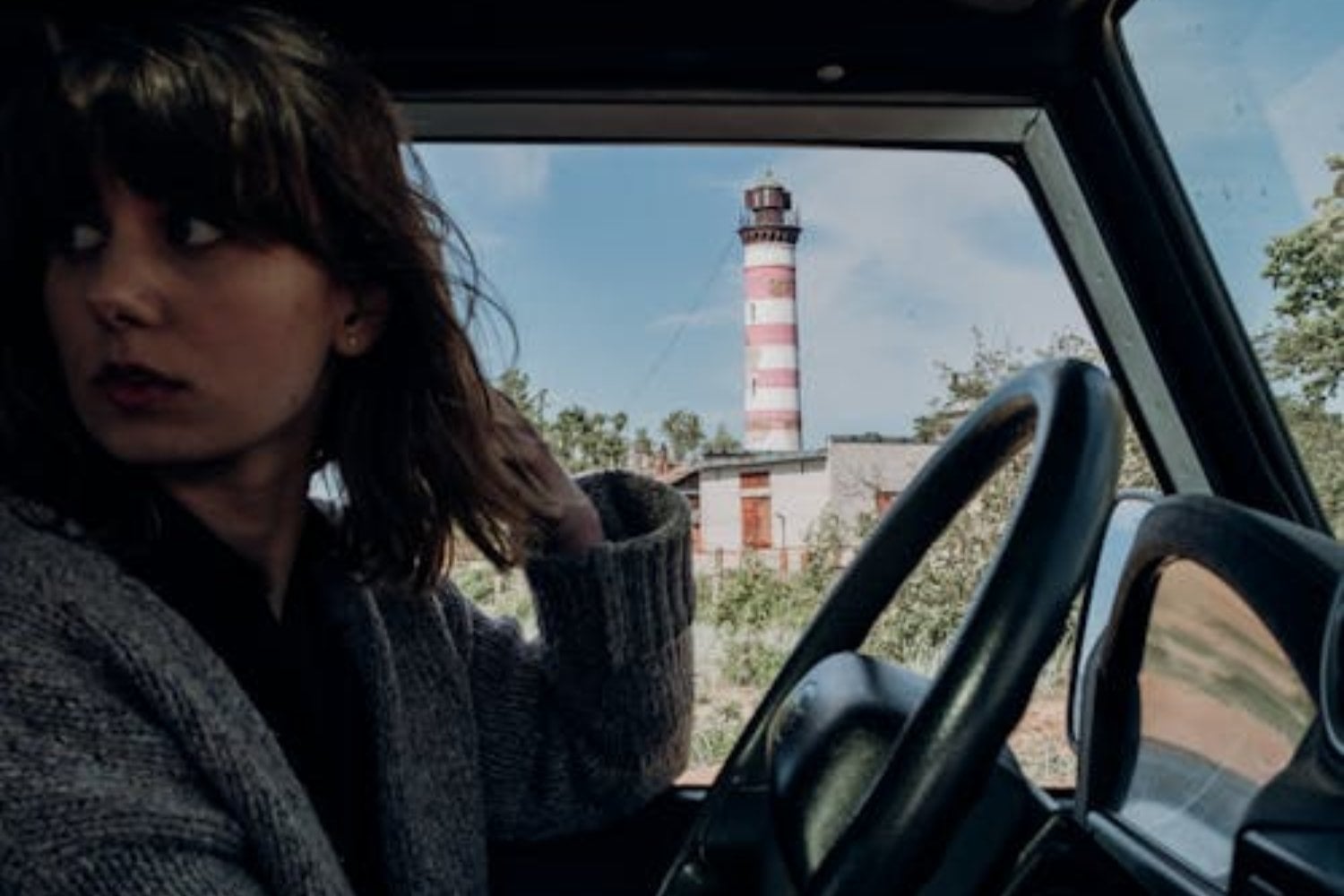 Desviar la mirada al hablar: qué revela según la psicología