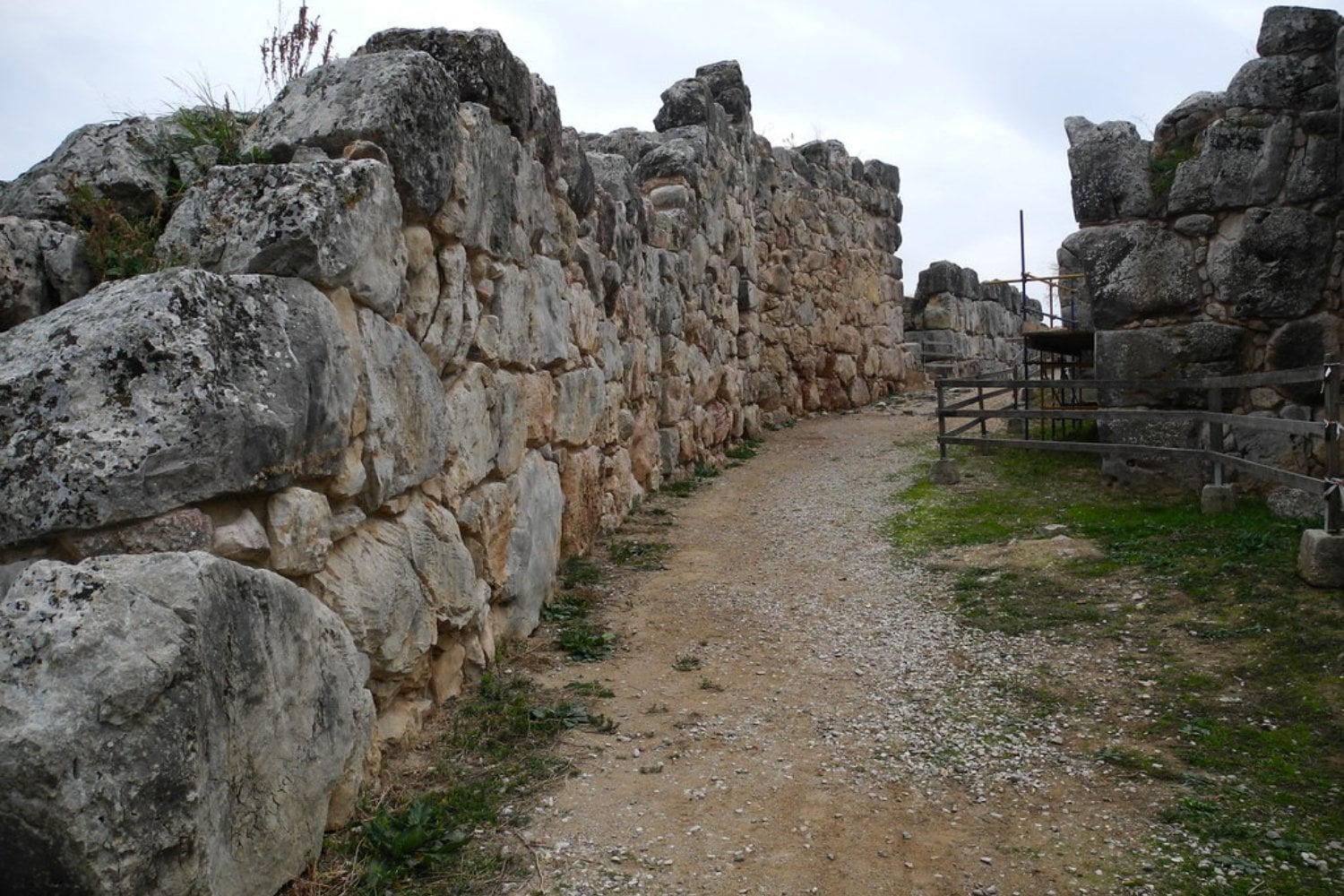 Una ciudad pensada para los gigantes. Tirinto, la fortaleza micénica que desafió al tiempo y al mito