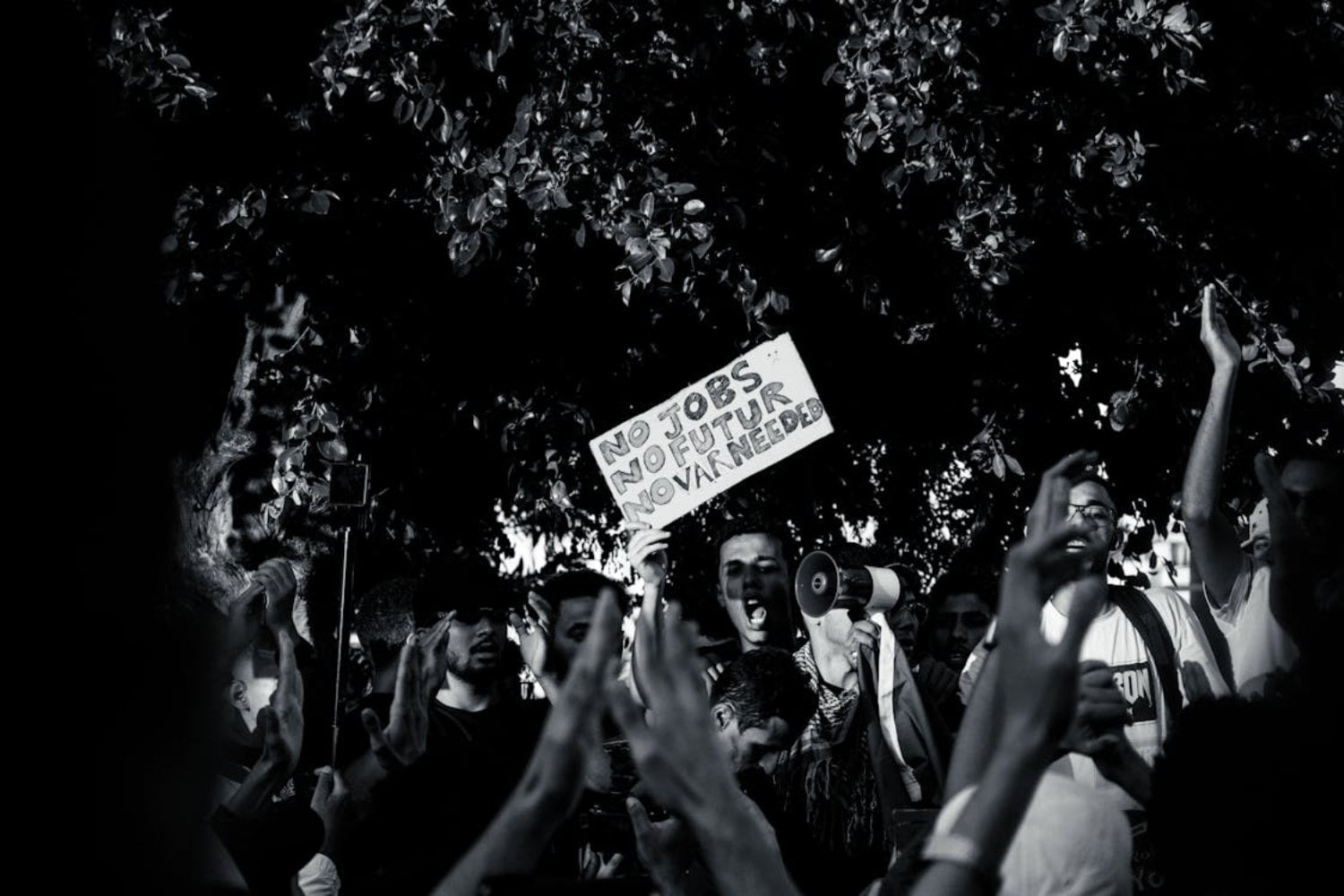 La generación Z está agotada. Estudia más, gana menos y vive peor: el sueño de la emancipación se ha convertido en una ilusión de 645 euros al mes