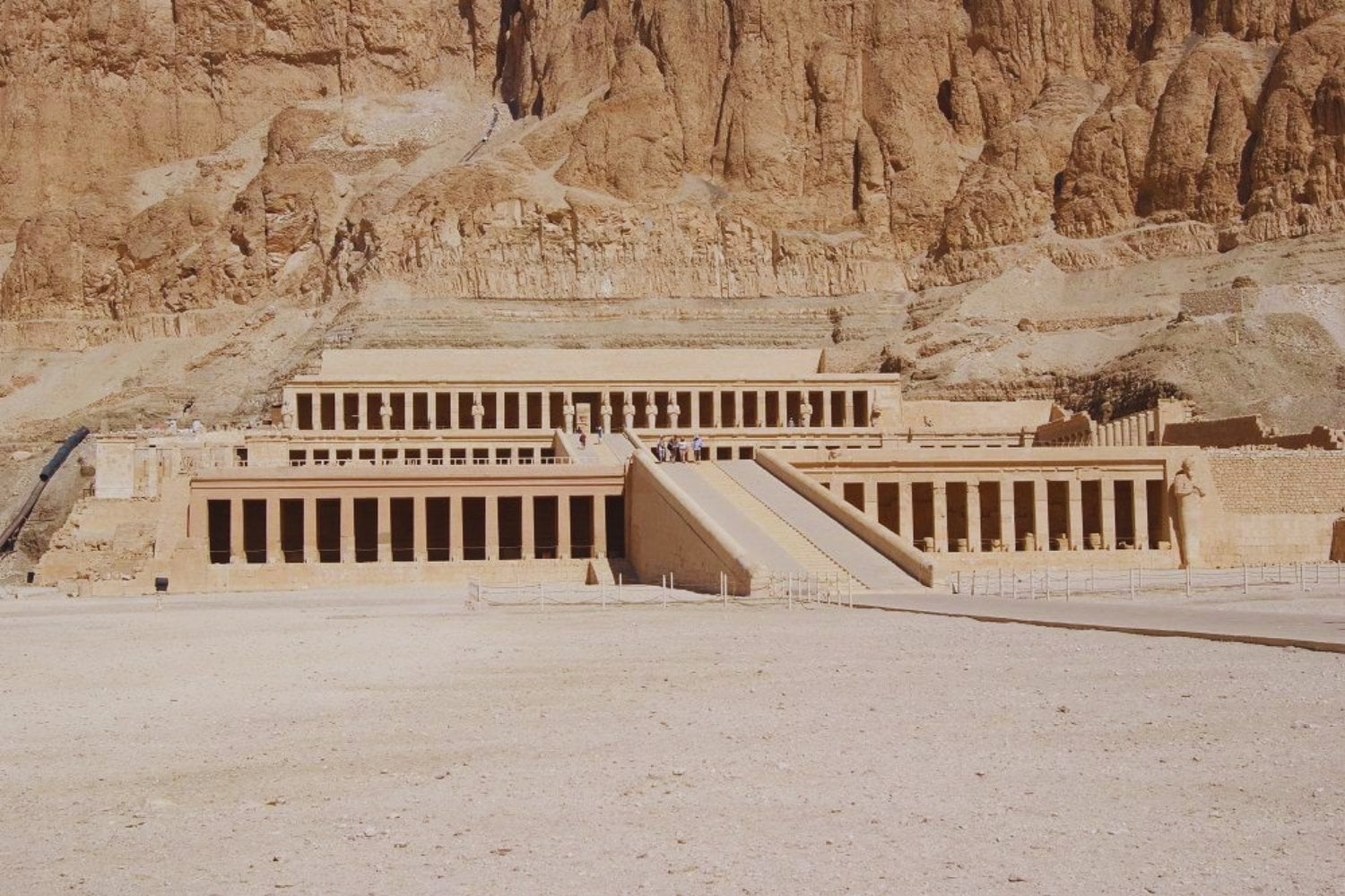 Egipto reabre la tumba de un faraón tras dos décadas de restauración. Lo que encontraron dentro ha dejado sin palabras a los arqueólogos