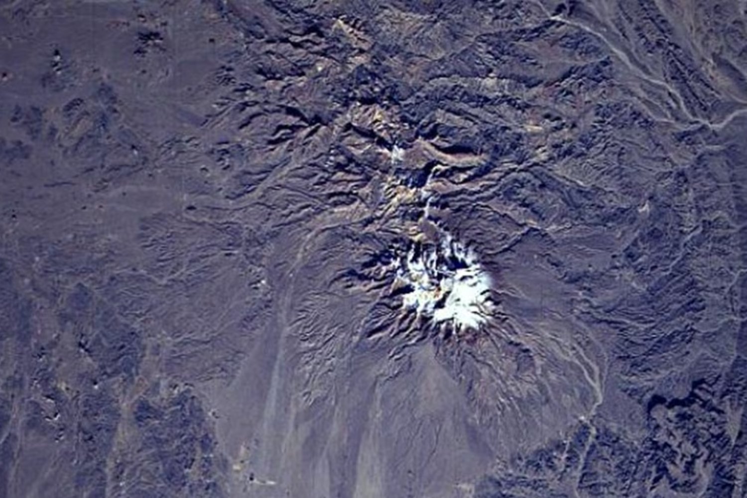 El volcán que dormía desde hace 710.000 años empieza a despertar. En Irán, el monte Taftán se eleva nueve centímetros y los científicos se preparan para lo que venga
