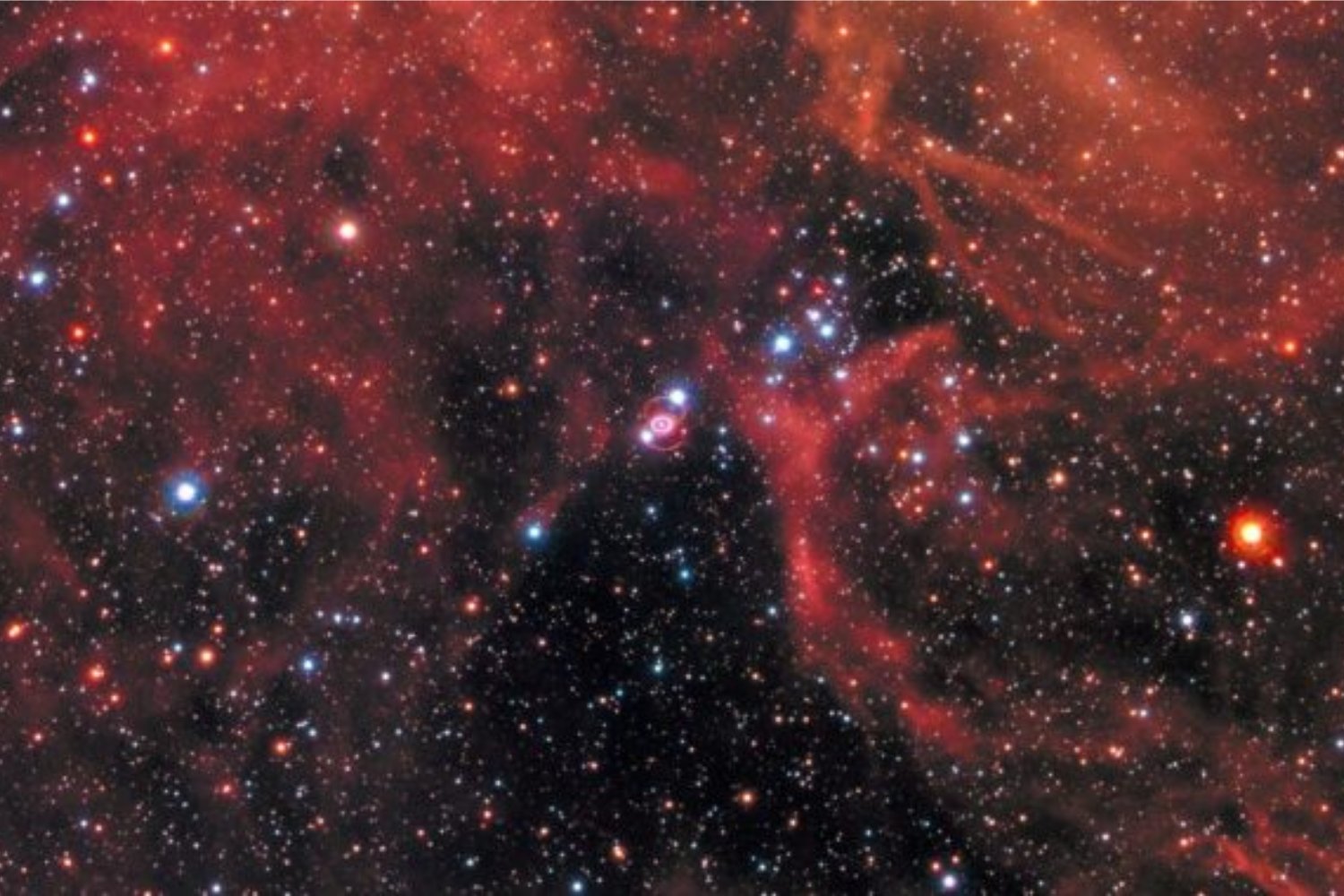 Hallazgo inédito en una galaxia vecina. El James Webb detecta moléculas esenciales para la vida en el hielo que rodea una estrella en formación