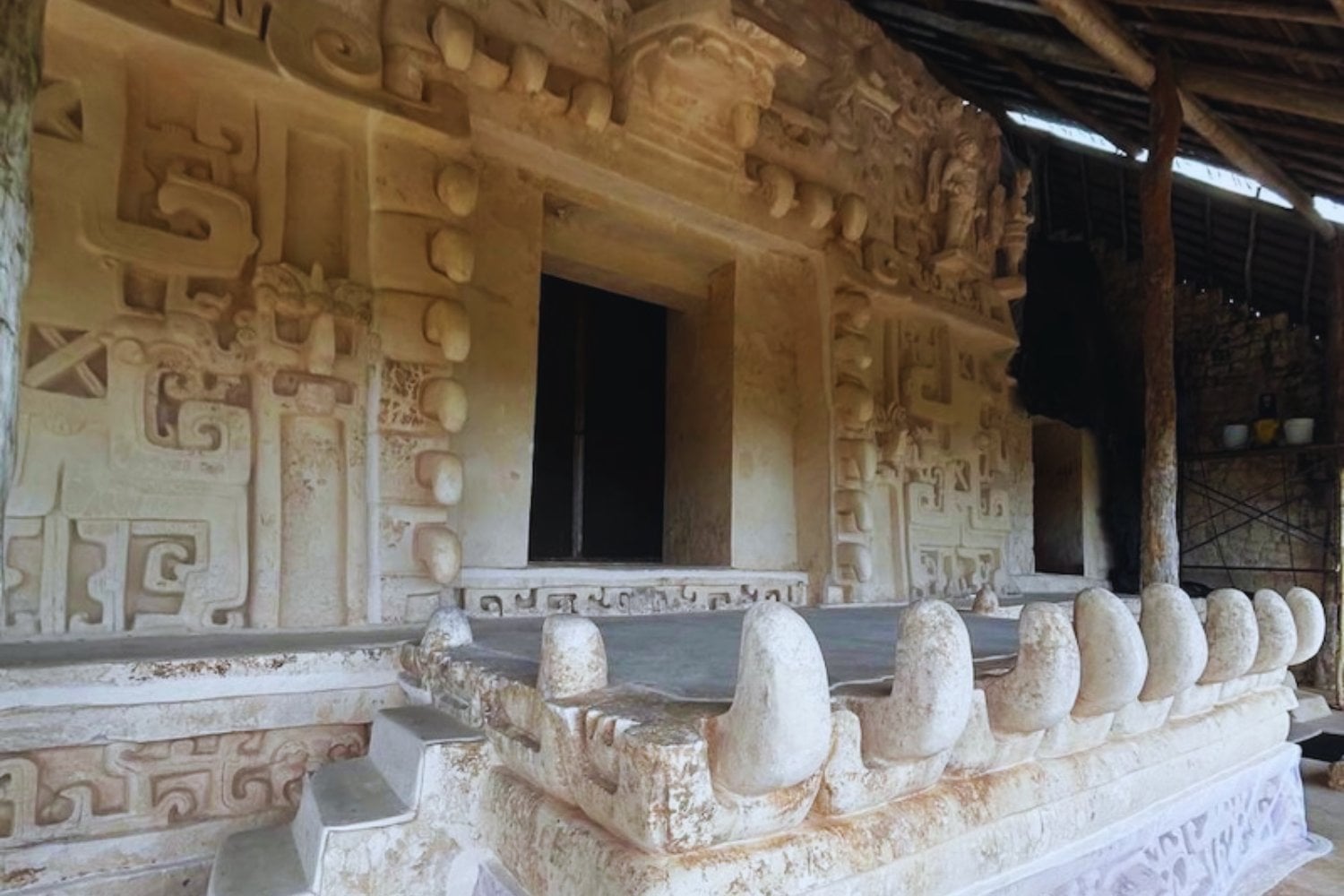 La bóveda del relámpago: la inscripción que reveló la casa del dios y del rey en Ek’ Balam