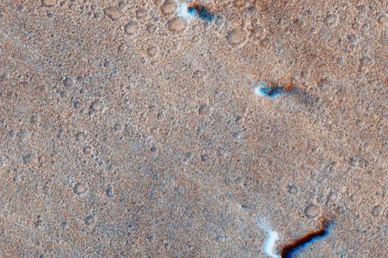 Donde el viento pinta el desierto rojo: los remolinos de Marte revelan un planeta que nunca duerme