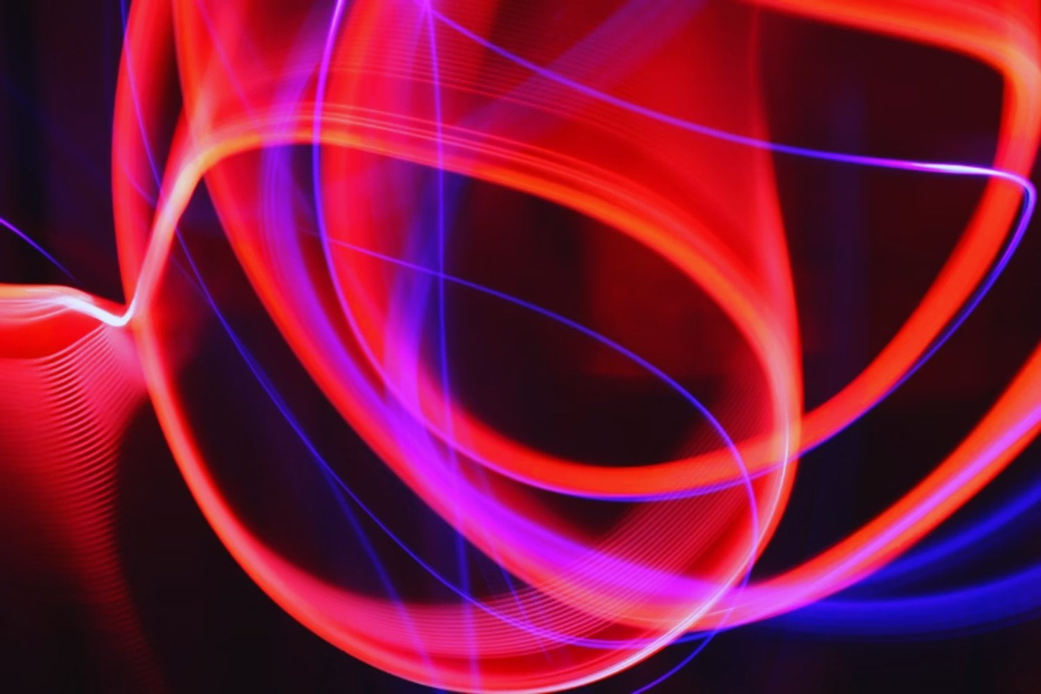 El límite de Einstein acaba de tambalearse: físicos logran acelerar un objeto al 99% de la velocidad de la luz