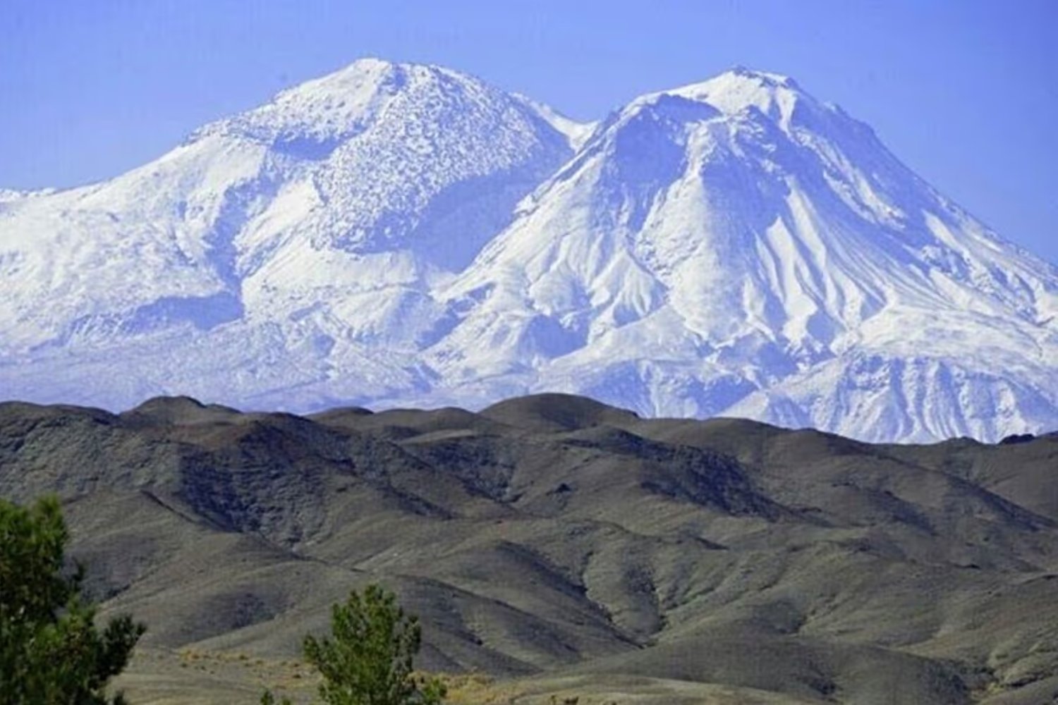El volcán que dormía desde hace 710.000 años empieza a despertar. En Irán, el monte Taftán se eleva nueve centímetros y los científicos se preparan para lo que venga