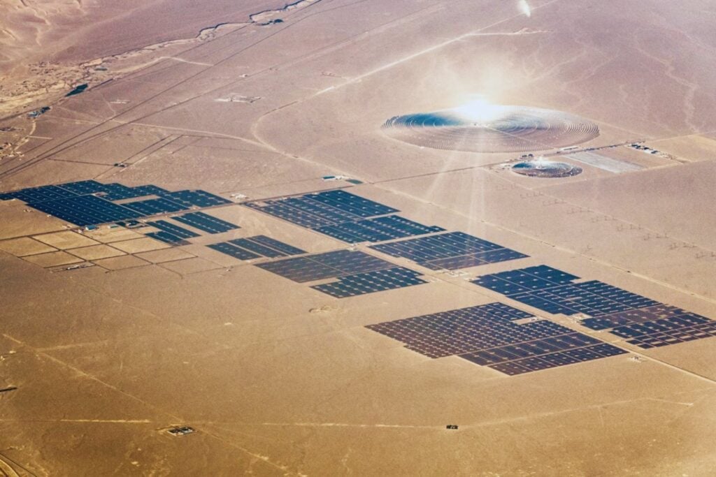 China cubrió un desierto entero con paneles solares. Lo que descubrió debajo podría cambiar cómo entendemos la energía y los ecosistemas