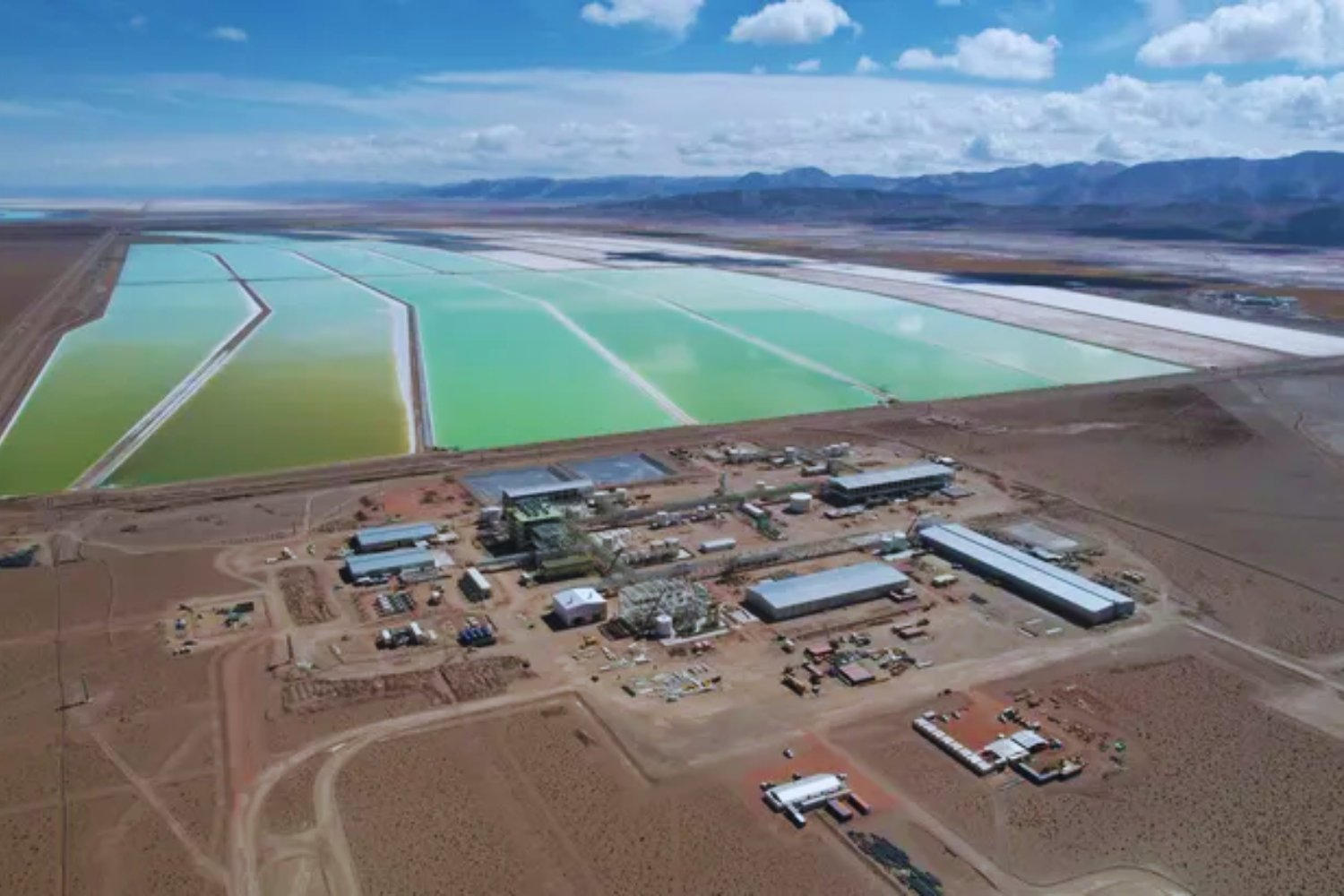 América del Sur tiene el recurso que todos quieren. Estados Unidos y China miden fuerzas por el dominio del litio argentino y chileno