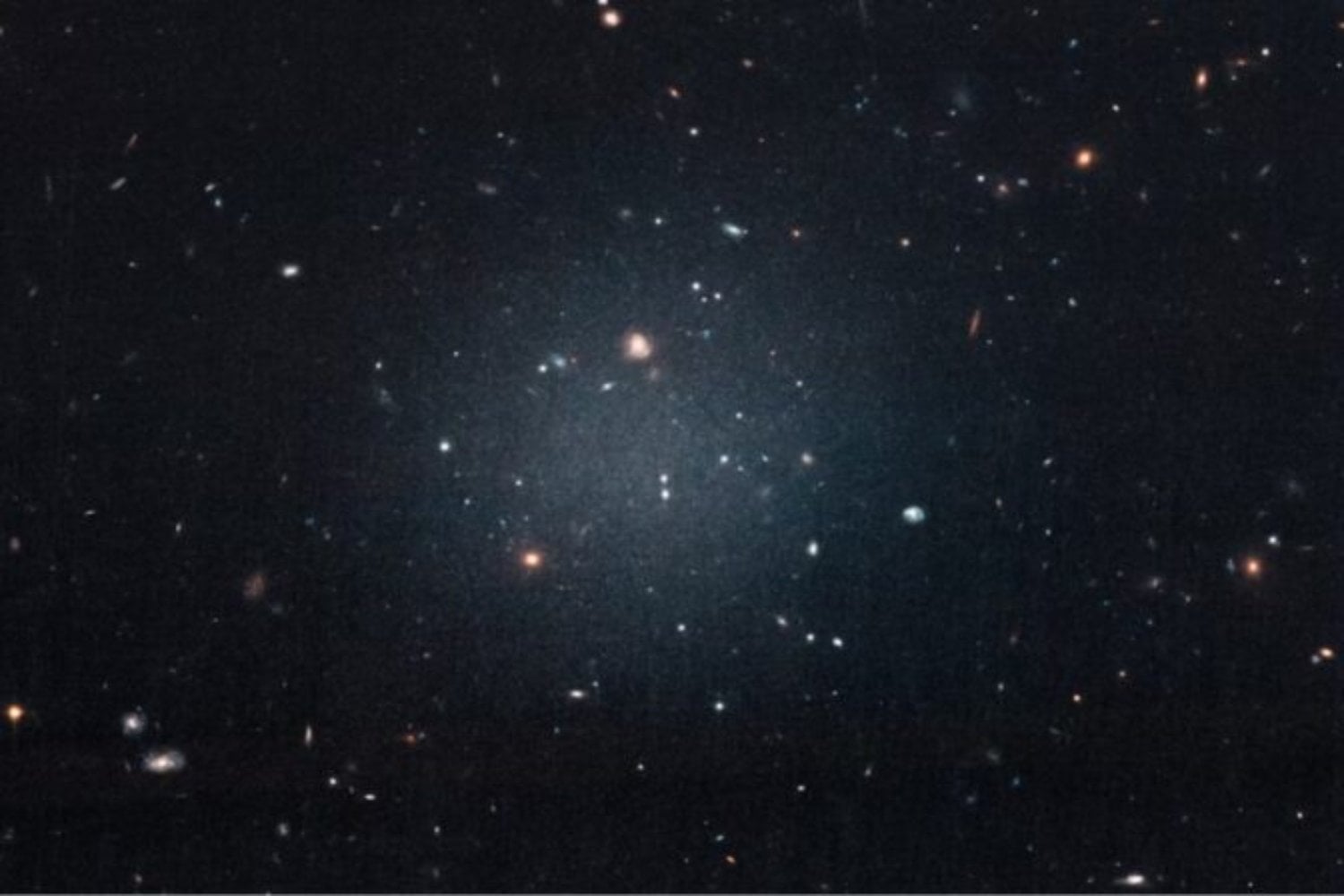 La Vía Láctea emite una luz que nadie puede explicar. Simulaciones revelan que podría ser el rastro energético de la materia oscura