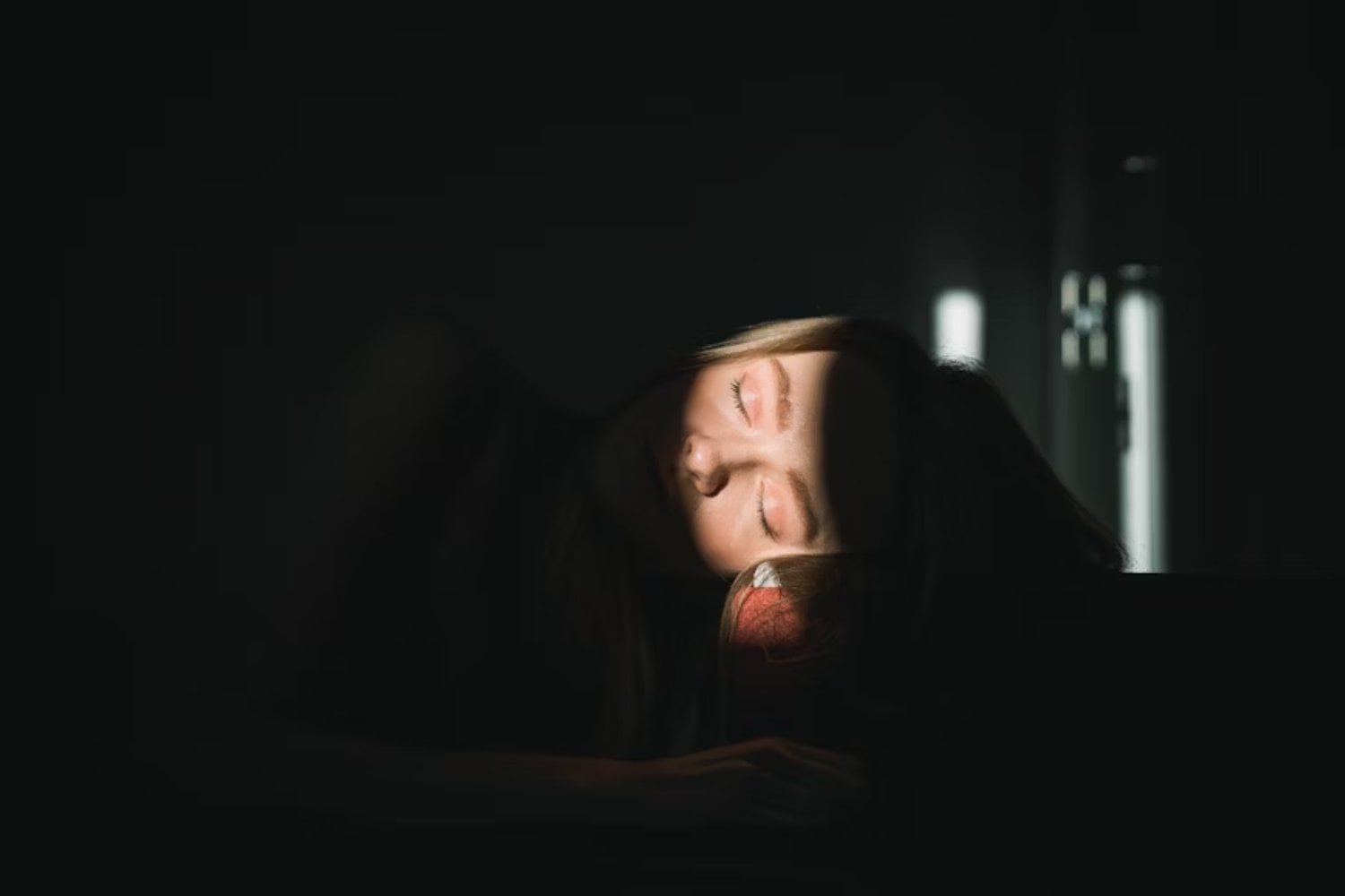 El cerebro no duerme jamás. Un estudio global revela que seguimos soñando incluso cuando creemos estar profundamente dormidos