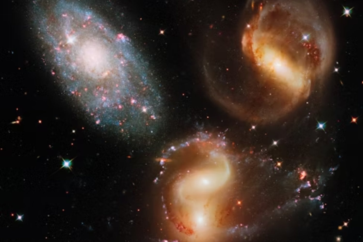 Las galaxias que se alejan más rápido que la luz (y por qué eso no rompe las leyes del universo)