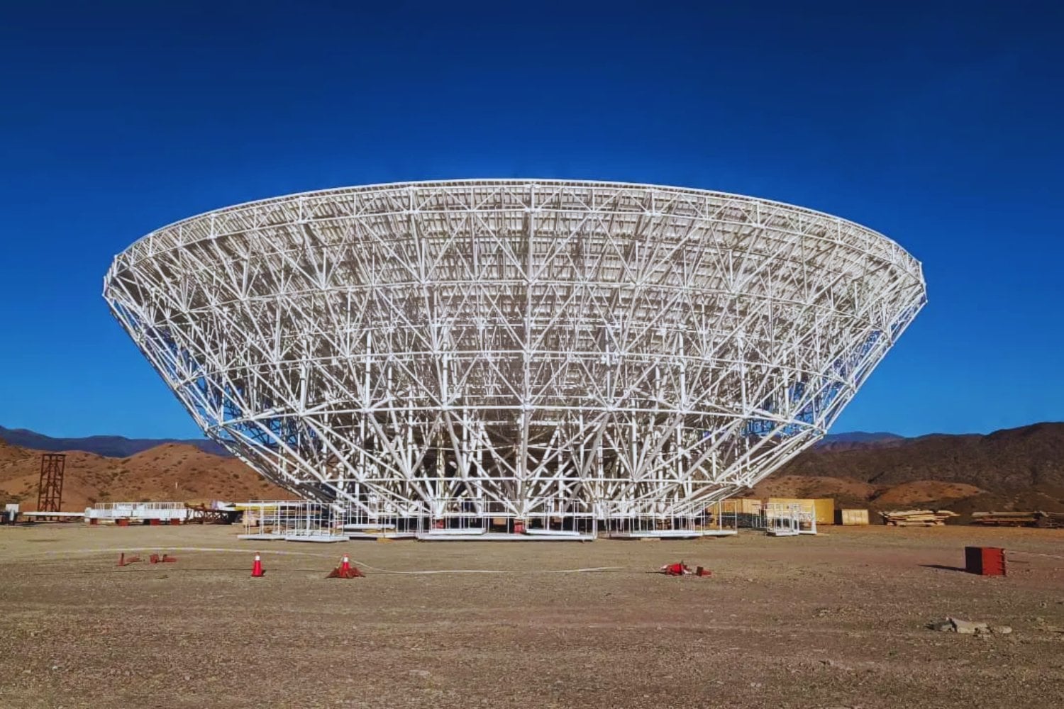 El radiotelescopio que podría quedar en silencio. Argentina frena un proyecto astronómico único en Sudamérica