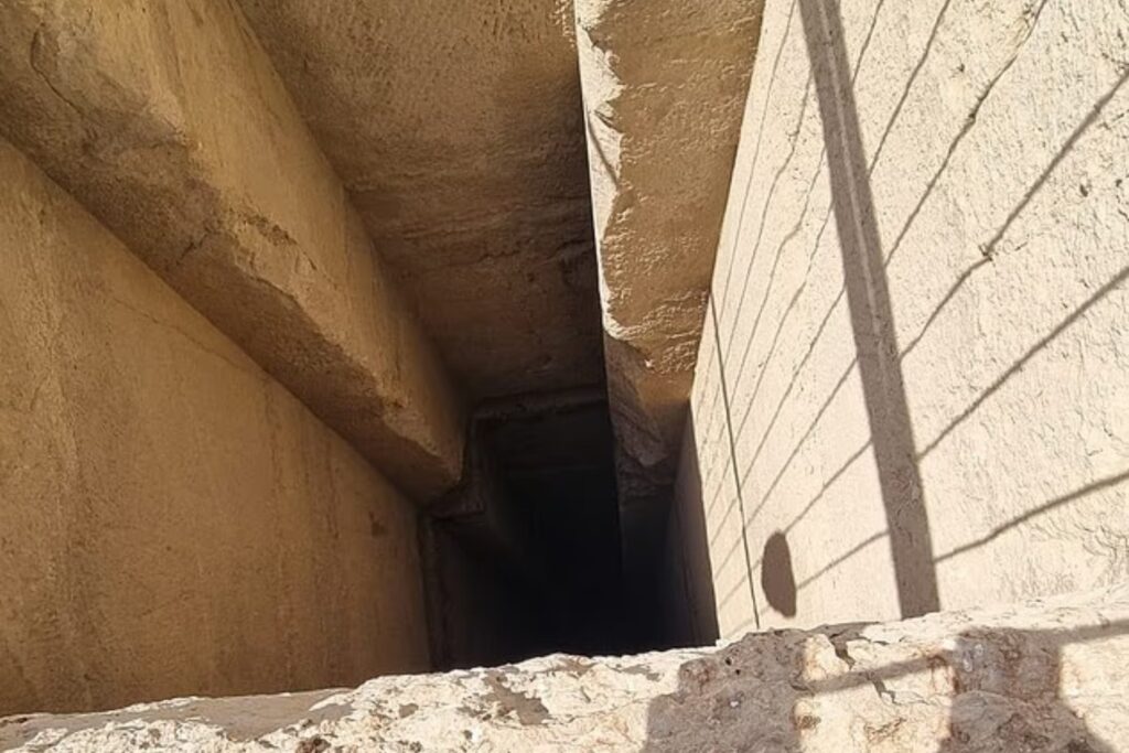Bajo la arena de Giza. Descubren túneles ocultos que podrían cambiar lo que sabemos sobre las pirámides y la Esfinge
