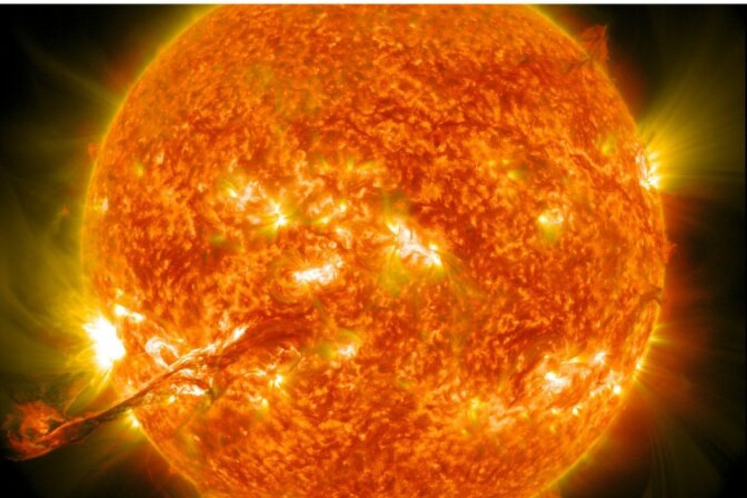 El Sol acaba de revelar un secreto que los científicos buscaban desde hace 80 años. El telescopio más potente del mundo lo ha visto girar