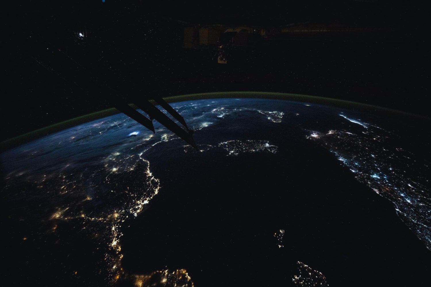 Las ciudades ya no brillan en amarillo: el reemplazo global del alumbrado público ha cambiado la forma en que vemos la Tierra desde el espacio