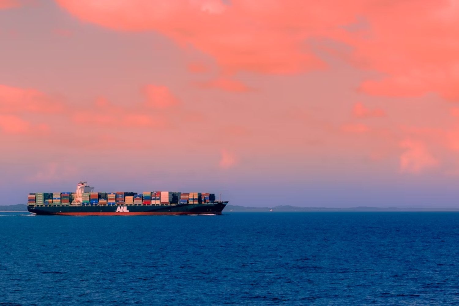 China abre una ruta imposible sobre el hielo. El primer carguero cruza el Ártico y redefine el poder en el comercio mundial