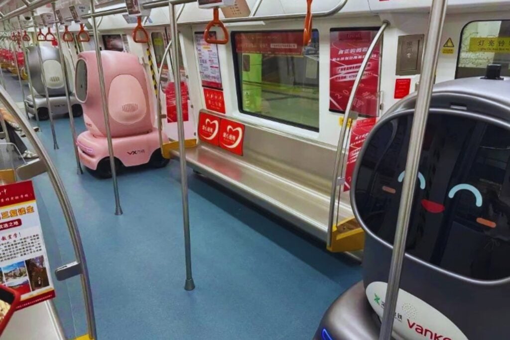 Robots viajando en metro: el experimento de Shenzhen que convierte el transporte público en red logística