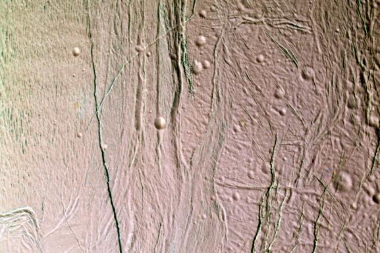 La NASA confirma lo que los astrobiólogos sospechaban: una luna helada de Saturno podría esconder vida en su océano secreto