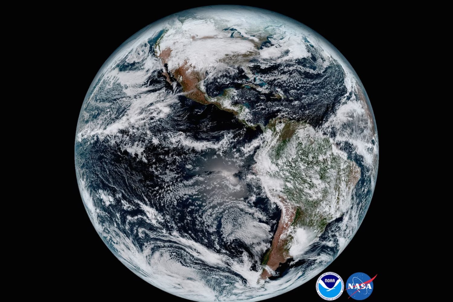 Algo se ha roto en el equilibrio de la Tierra. Por primera vez en la historia moderna, un hemisferio refleja más luz que el otro