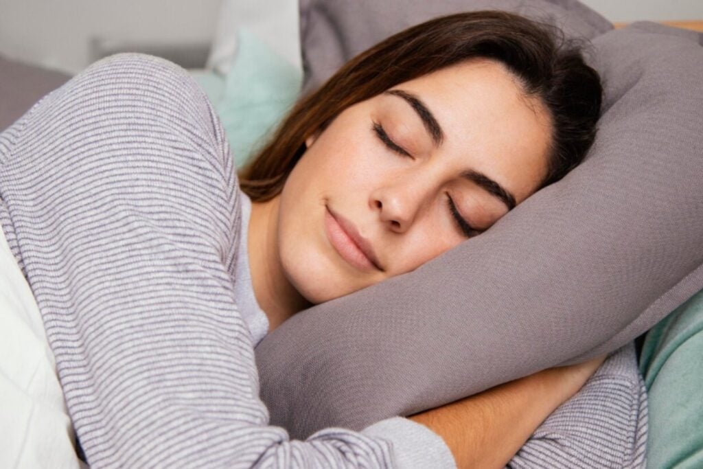 Por qué casi nunca recordamos lo que soñamos: la ciencia revela qué pasa en el cerebro mientras dormimos