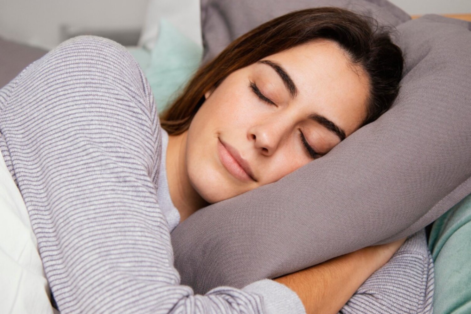 Por qué casi nunca recordamos lo que soñamos: la ciencia revela qué pasa en el cerebro mientras dormimos