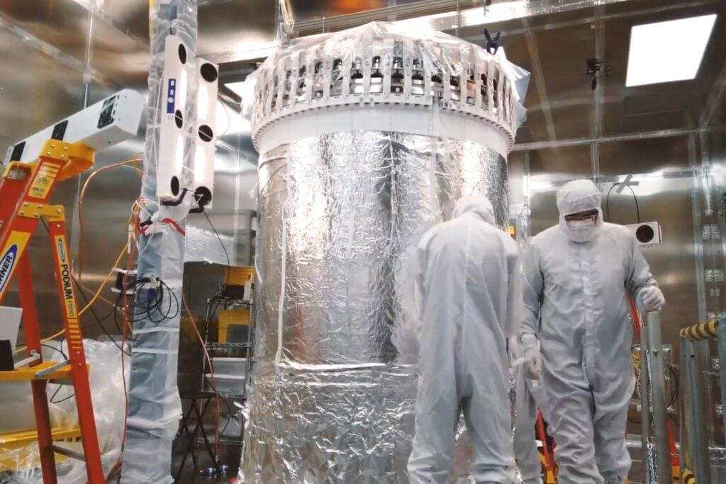 A 1.600 metros bajo tierra, científicos intentan abrir la puerta al lado oculto del universo