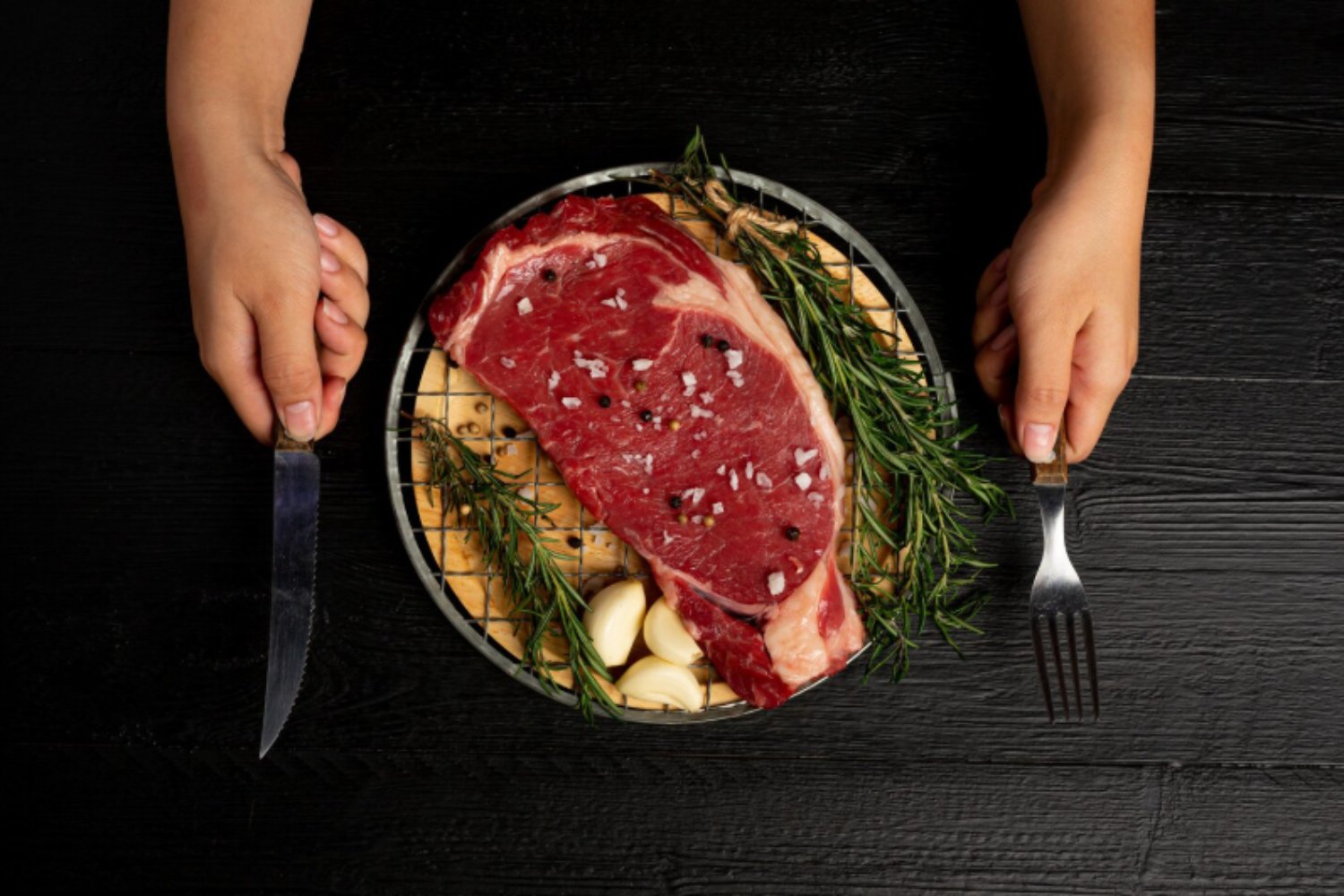 La dieta carnívora bajo la lupa: por qué eliminar frutas y verduras podría ser más peligroso de lo que parece