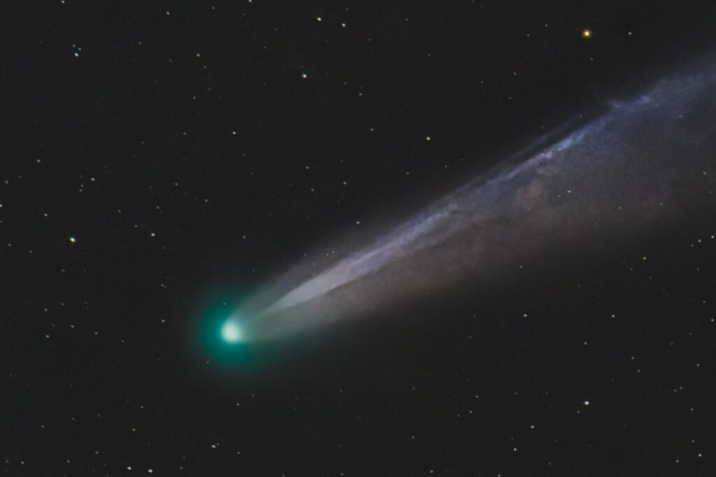 El cometa Lemmon iluminará el cielo este Halloween: cómo, cuándo y desde dónde observar un fenómeno que no volverá en mil años