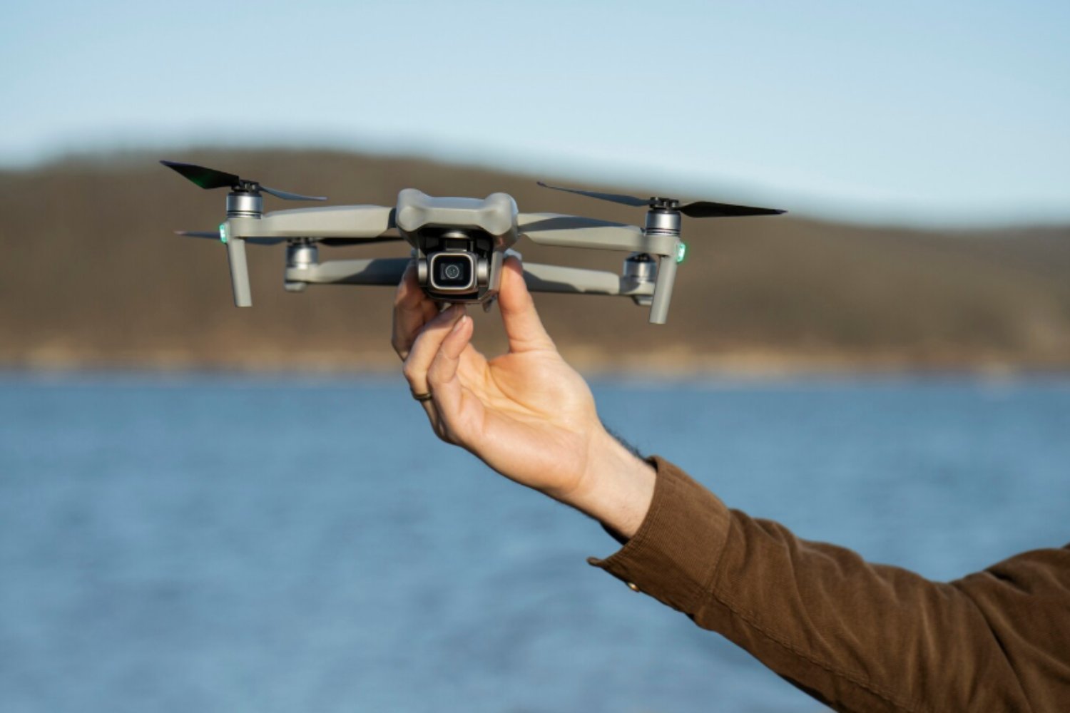 Drones contra la contaminación invisible: detectan concentraciones dañinas de protector solar en el mar