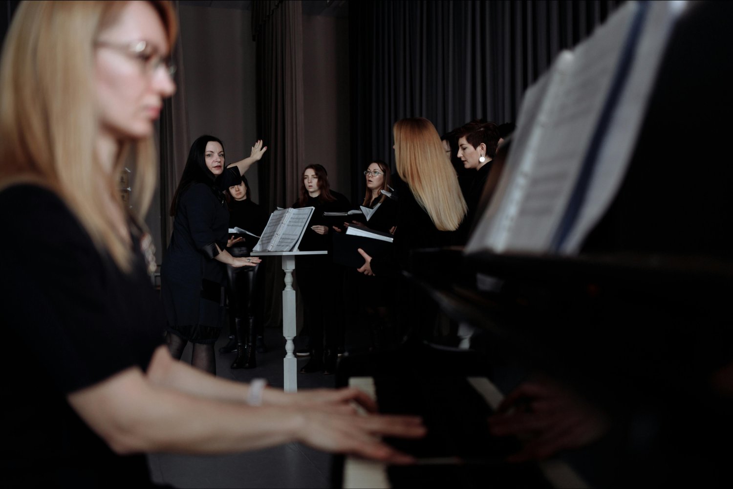 Los músicos se concentran mejor en medio del ruido: el MIT revela cómo su cerebro filtra las distracciones