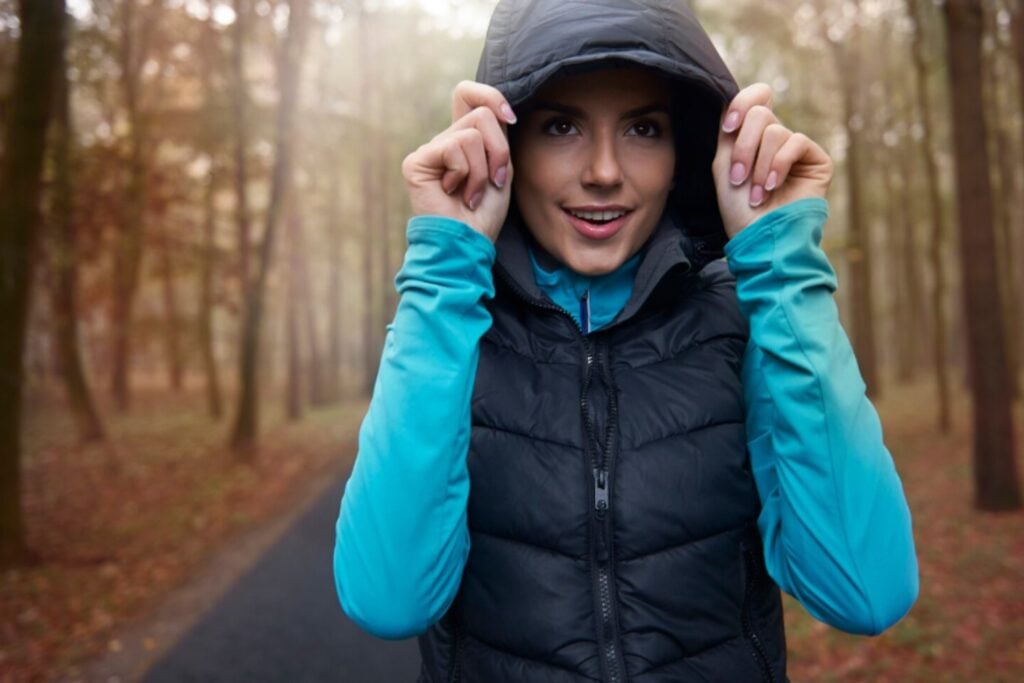 La ciencia de la ropa termorreguladora: cómo las prendas inteligentes se adaptan a tu cuerpo y al entorno)